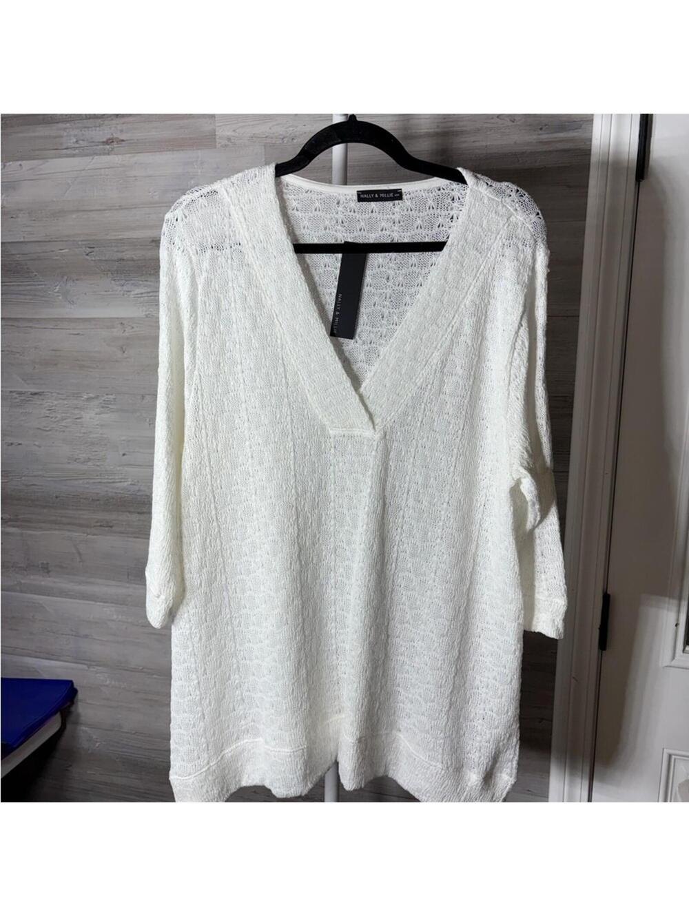 Nally & Millie White Knit V-Neck Pullover Sweater L/XL
